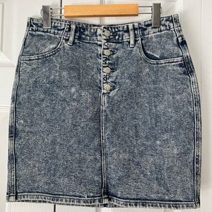 Guess acid washed buttonfly Jean skirt